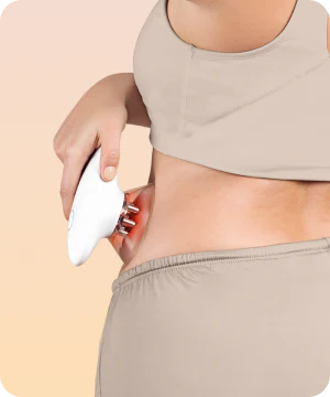 Aplicación del dispositivo Redu Sculpt en la zona de la cintura para moldear y reafirmar
